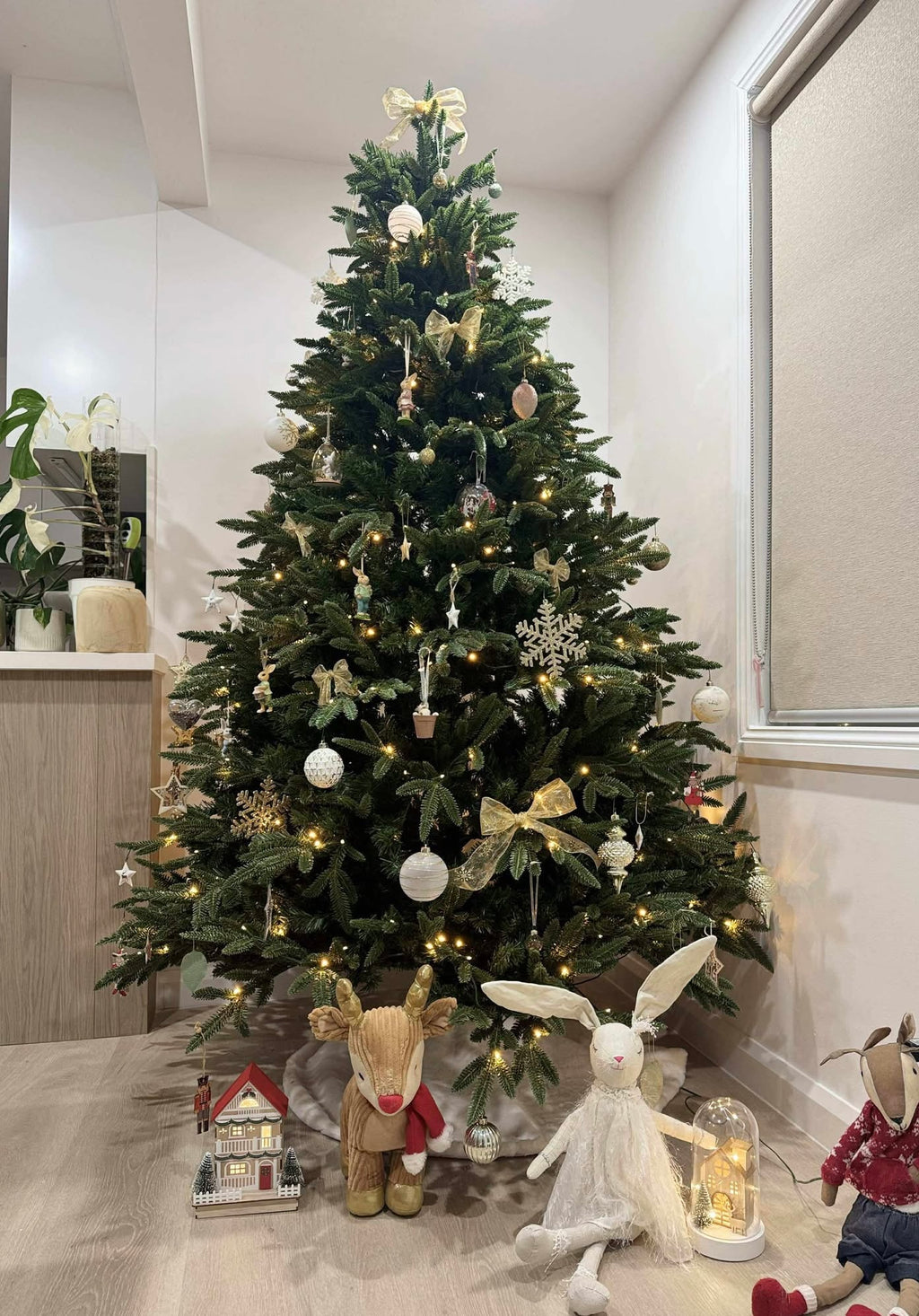 Premium Artificial Christmas Tree with Warm LED Lights – Realistic Pine Style