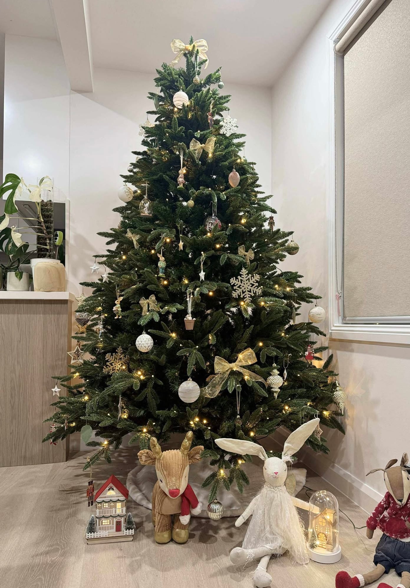 Premium Artificial Christmas Tree with Warm LED Lights – Realistic Pine Style