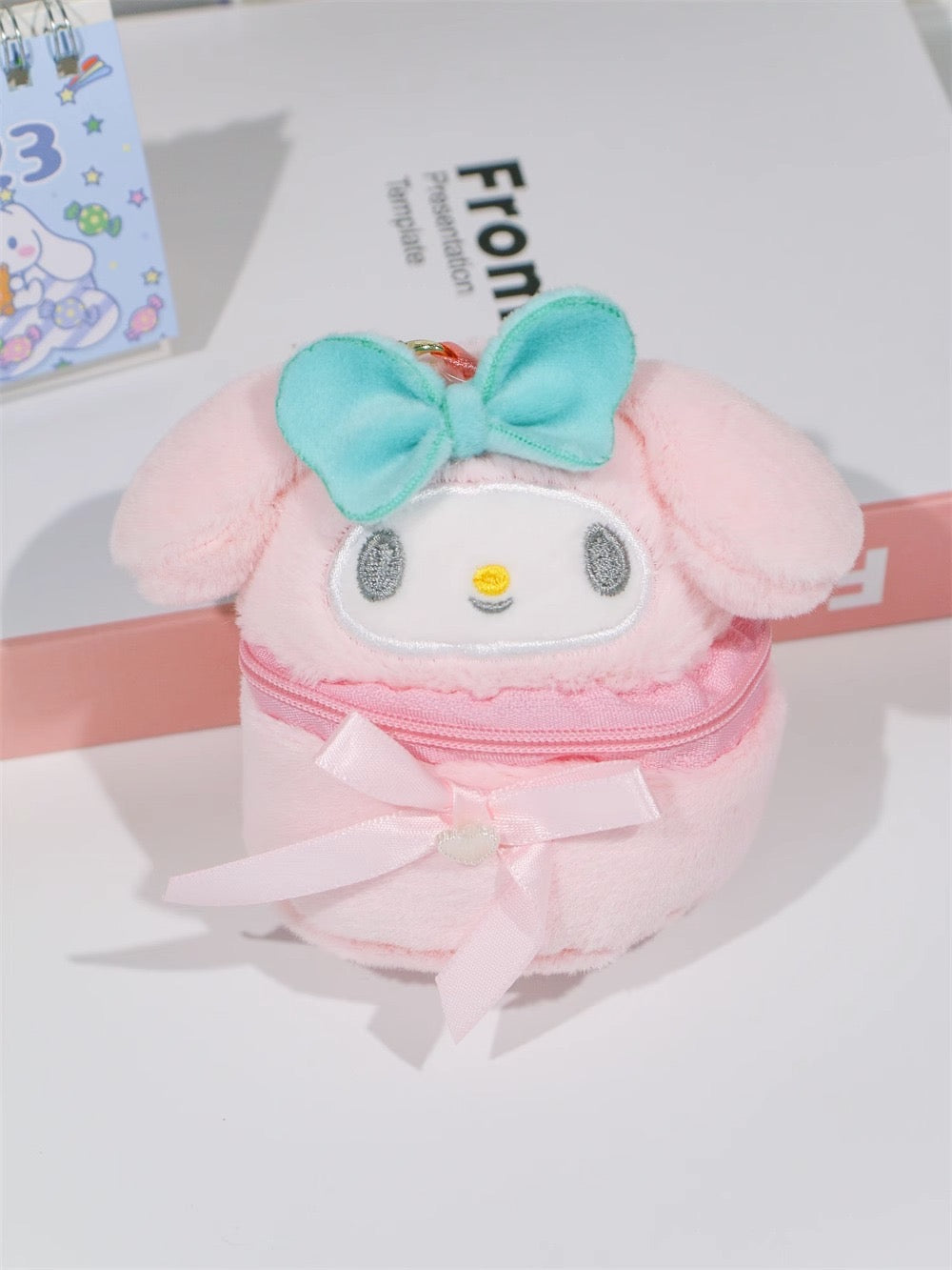 Add a touch of cuteness to your day with this soft plush coin purse!
Perfect for holding coins, small accessories, or keys — it’s both adorable and practical.