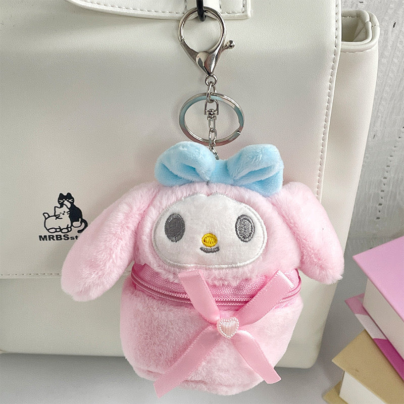 Add a touch of cuteness to your day with this soft plush coin purse!
Perfect for holding coins, small accessories, or keys — it’s both adorable and practical.